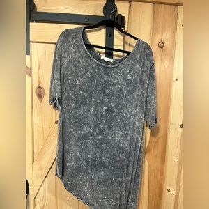 Gray shirt with long on one side with knot